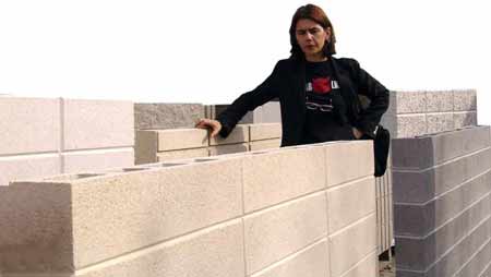 liliana e i materiali  per il suo progetto